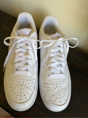 Nike Men's White Low-Top Leather Sneakers